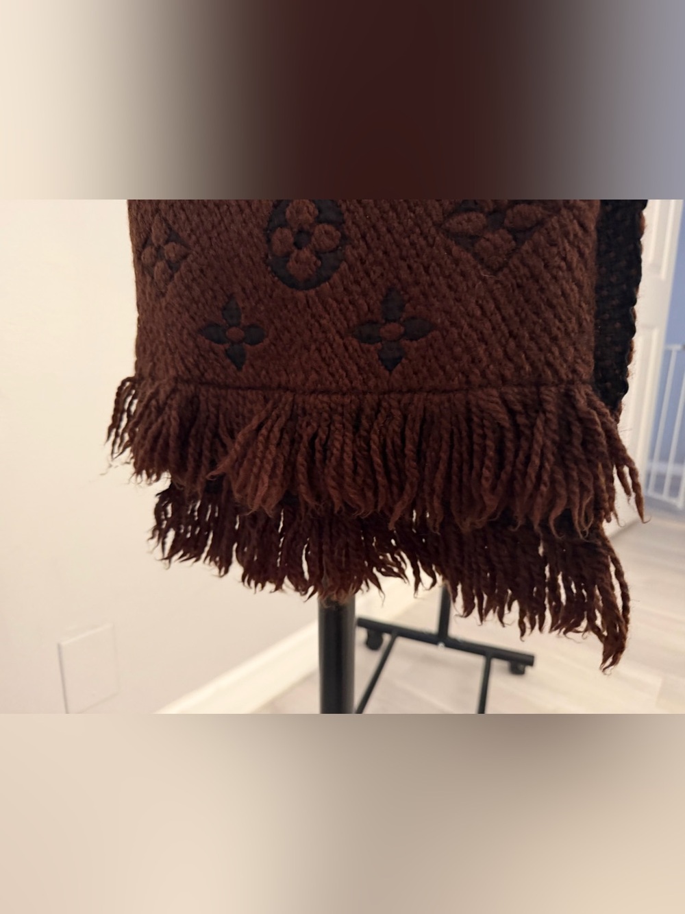 Louis Vuitton Logomania Scarf - Preloved 🤎 - Picture 7 of 9